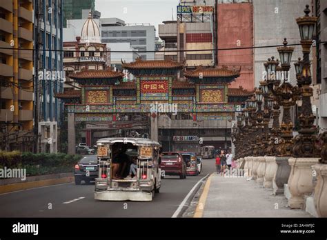 The Chinatown Arch, in Binondo, Manila, The Philippines Stock Photo - Alamy