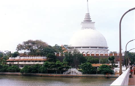 Kalutara Bodhiya – temple on the map, tourist sight | Sri Lanka Finder