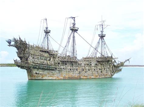 Pirates of the Caribbean | Flying dutchman, Pirates of the caribbean, Pirates