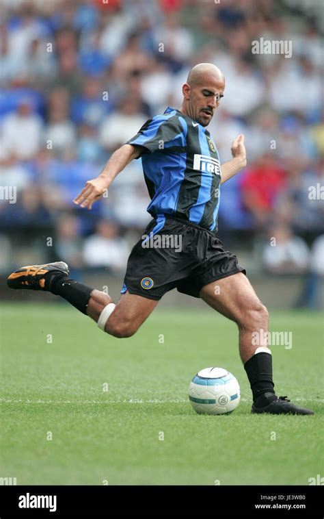 JUAN SEBASTIAN VERON INTER MILAN REEBOK STADIUM BOLTON ENGLAND 01 ...