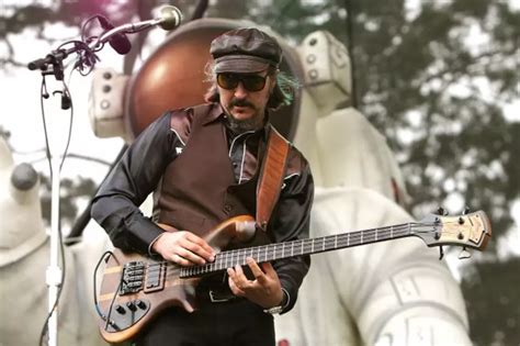 Primus’ Les Claypool Thanks Fans For Bidding on Bass Auction Benefiting ...