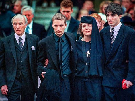 Photographic Memory: A broken Trudeau family at memorial service ...