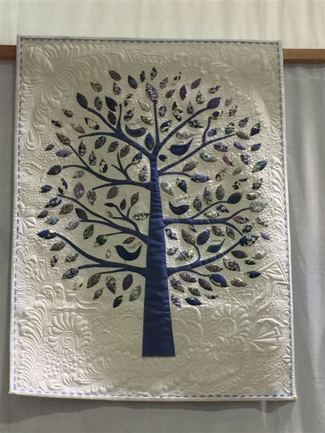 Appliqué tree quilt | Tree quilt pattern, Family tree quilt patterns ...