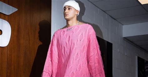 LeBron James, Anthony Davis and others poke fun at Kyle Kuzma's giant pink sweater | Sporting ...