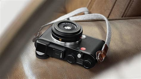 Leica CL Mirrorless Camera Unveiled With APS-C Sensor