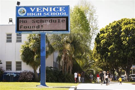 14 boys accused of sex crimes at Venice High; police find photos of sex acts - Los Angeles Times