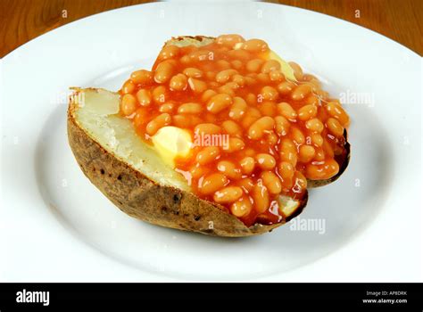 Jacket potato beans hi-res stock photography and images - Alamy