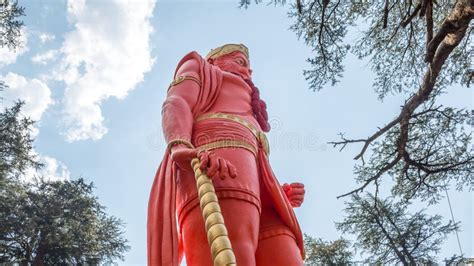 Jakhu Temple Also Called Jakhoo Temple Stock Image - Image of road, people: 272696611