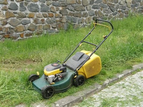 File:Lawn mower 1.JPG - Wikimedia Commons