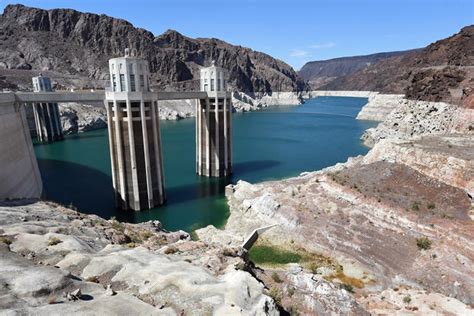 Lake Mead - "The shrinking lake" - Lake Mead at historic lows - Pictures - CBS News