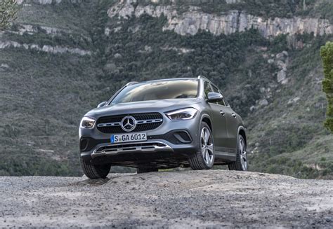 Mercedes-Benz GLA Hybrid Review - Changing Lanes