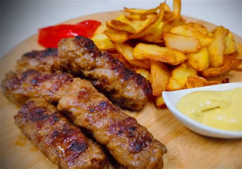 Mici (4 buc) cu cartofi prăjiți și muștar – Restaurant Verdeței