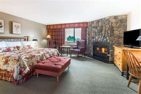 Ramada Hotel Kelowna, BC - See Discounts