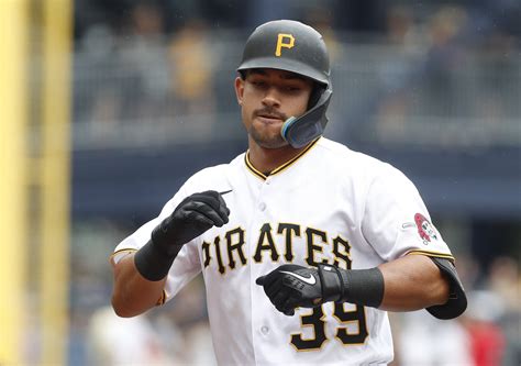 William Contreras HR helps Brewers roar past Pirates | Reuters