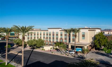 Hampton Inn Phoenix-Airport North - SixSuitcaseTravel