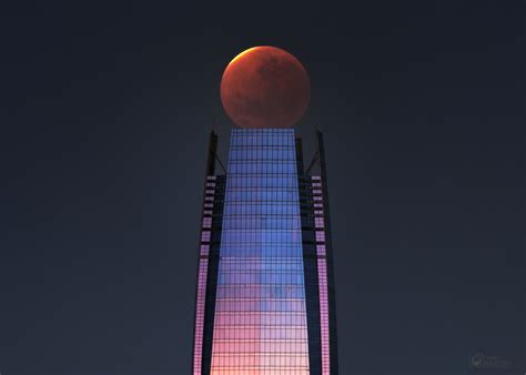 Lunar Eclipse over a Skyscraper | yeoys.com