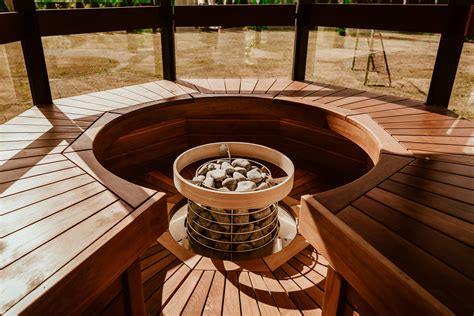 Dry Sauna vs Wet Sauna: Which Is Better? – ELU - Saunas & Cold Tubs