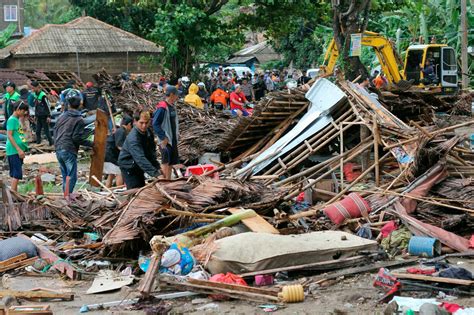 Indonesia tsunami latest: At least 222 killed and hundreds injured as ...