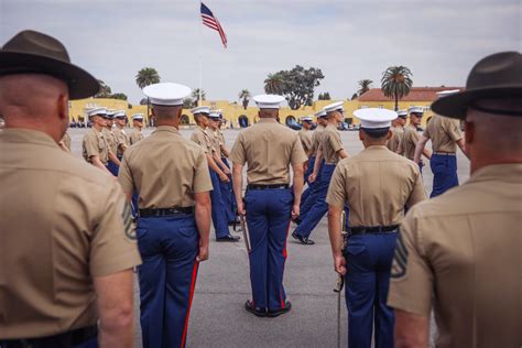 Marines with Bravo Company, 1st Recruit Training Battalion, participate ...