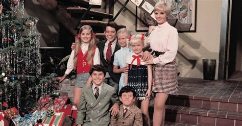 The Brady Bunch-Christmas 1969. I still like the 1st Season shows best ...