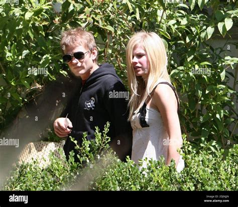 Avril lavigne deryck whibley hi-res stock photography and images - Alamy