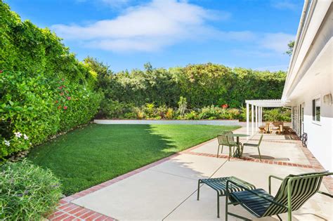 Mark Gruskin Malibu Real Estate | 30751 La Brisa Dr. Malibu