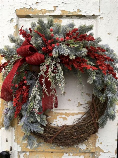 Beautiful Christmas Wreaths Decor Ideas You Should Copy Now 35 - PIMPHOMEE