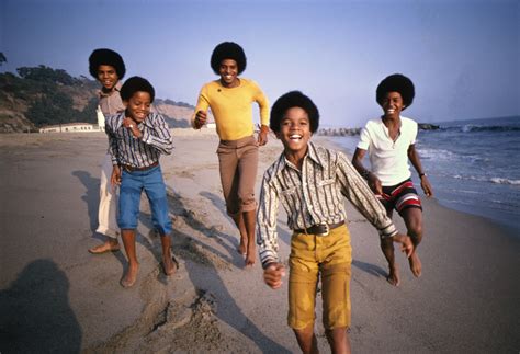 The Story Behind the Photo: The Jackson 5 on the Beach, 1969 – Rockabye Baby!