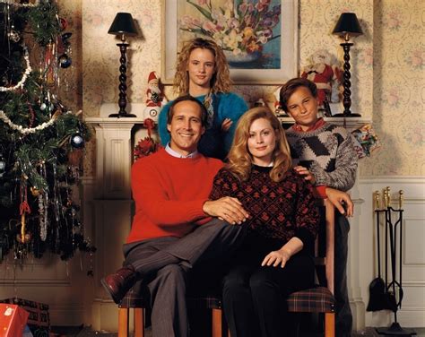 The Griswold family Christmas portrait from 1989 : r/OldSchoolCool