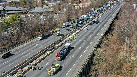 Driver Strikes Highway Workers in Maryland, Killing 6 - The New York Times