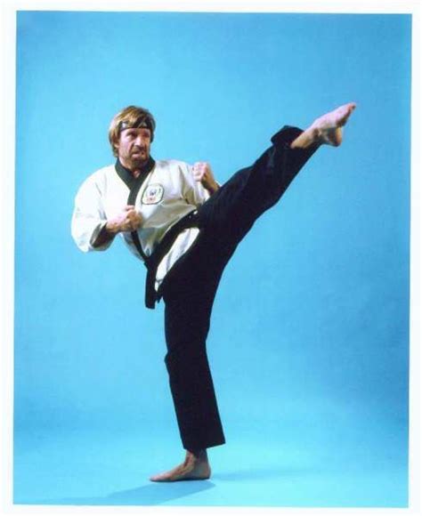 DOCUMENTAL: LA VIDA DE CHUCK NORRIS. | Karate martial arts, Chuck norris, Martial artist