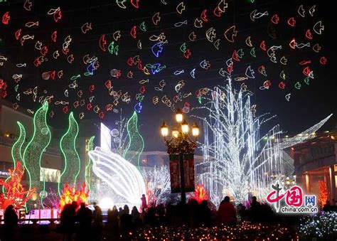 Beijing puts on Christmas decorations - China.org.cn