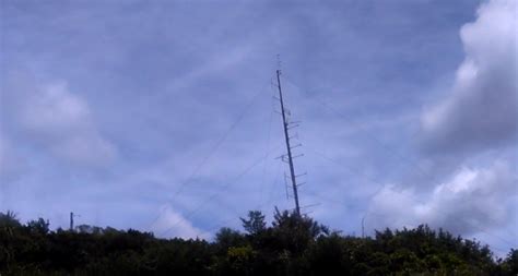 Does anyone know what kind of radio tower this is? : r/amateurradio