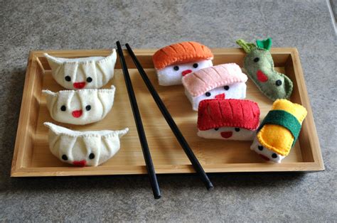 Sushi Plushies | Etsy | Felt crafts, Kawaii diy, Felt toys