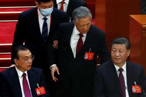 China reaffirms President Xi Jinping’s dominance, removes Premier Li Keqiang | PBS News