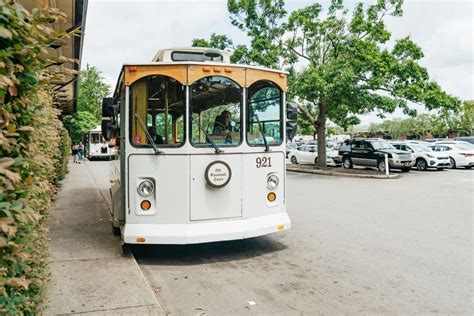 Savannah: History and Sightseeing Trolley Tour | GetYourGuide