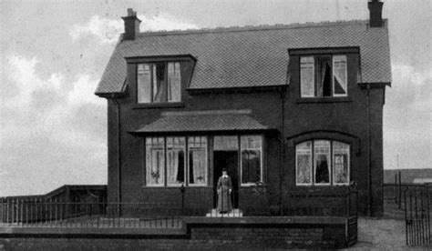 Tour Scotland: Old Photograph Of The Cottage Of The District Nurse Bellshill Scotland