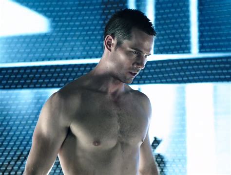 Luke MacFarlane in ‘Killjoys’ Series Premiere - Luke Macfarlane Photo (39295593) - Fanpop