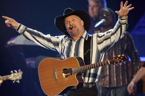 Garth Brooks Sings "Happy Birthday" At His Concert, But Fan Cries As He ...