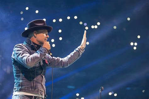 Gord Downie's 'Secret Path' concert to air on CBC on Sunday - 680 NEWS