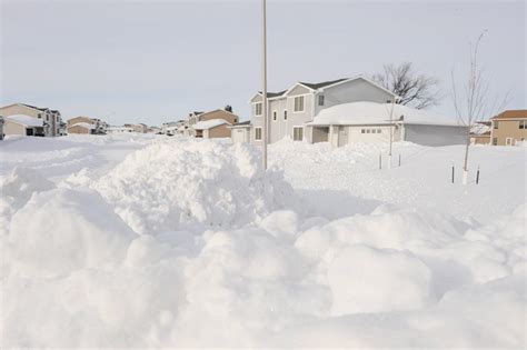 Minot residents weather blizzard, continue mission > Air Force > Article Display