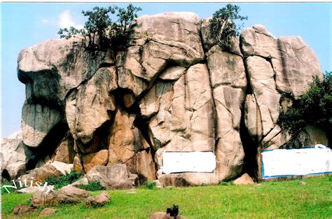 Environment and Geology: Beautiful Weathering structure on the rocks around Ranchi city, India.