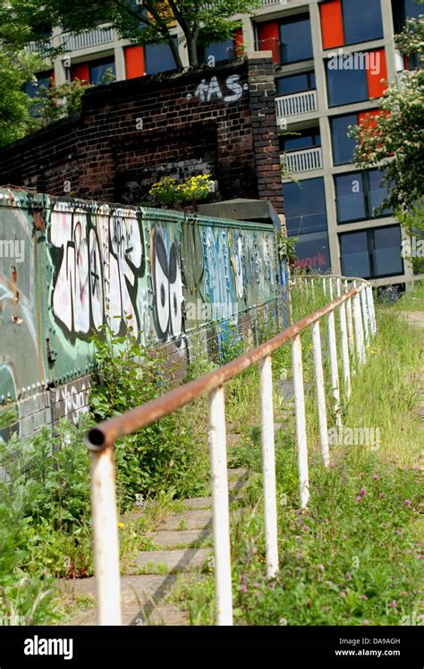 Graffiti on walls in front of Park Hill Flats, Sheffield Stock Photo - Alamy