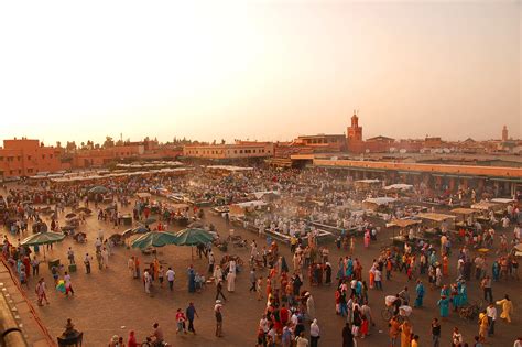 Fichier:Maroc Marrakech Jemaa-el-Fna Luc Viatour.JPG — Wikipédia