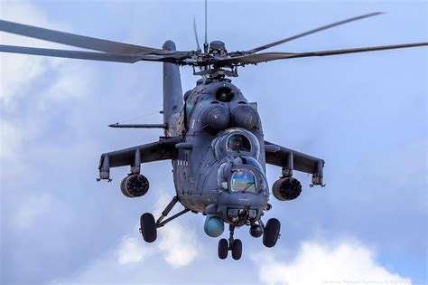 Russian Mi-35M (Hind E) Attack Helicopter.[2560x1706] : HelicopterPorn