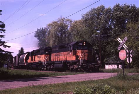 Train 617 at Hinckley, Minnesota - June 8, 1985 | SD40-2s 20… | Flickr