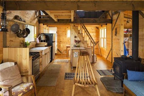 600-square-foot off the grid cabin surrounded by wilderness in Minnesota