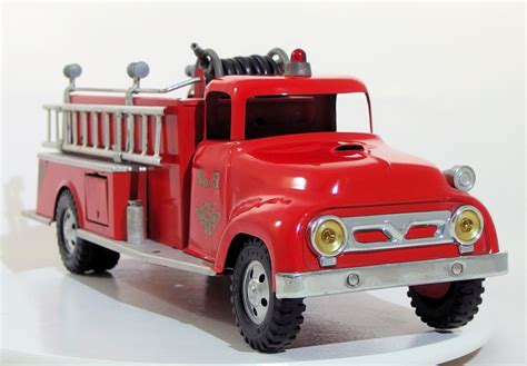 Tonka 1957 Suburban Pumper - Trucks From The Past