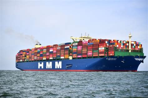 World's Largest Container Ship ‘HMM Algeciras’ Calls On Rotterdam ...