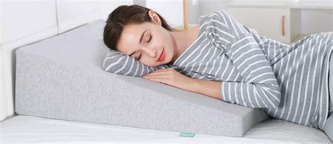 How to Use a Wedge Pillow + Benefits - Mattress PHD